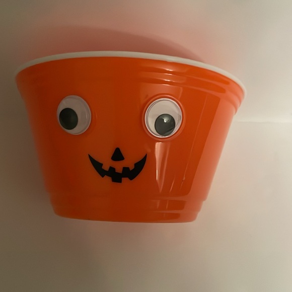 Googly Eyes plastic snack Bowl, new and reusable. Perfect for Halloween - Picture 4 of 17